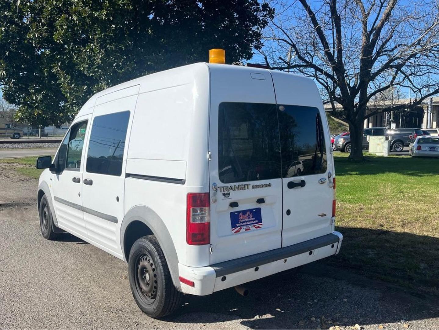 2013 white /Grey Ford Transit Connect XLT (NM0LS6BN8DT) with an 2.0 4 Cylinder engine, Automatic transmission, located at 5700 Curlew Drive, Norfolk, VA, 23502, (757) 455-6330, 36.841885, -76.209412 - Photo#5